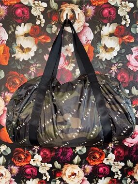 NWOT Vintage PINK Victoria's Secret Camo Packable Duffel Bag - Black/Green